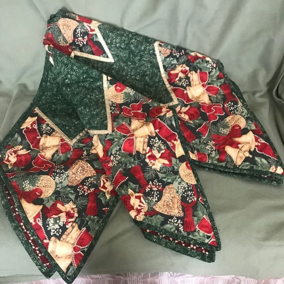 6' Beautiful Vintage(90's) Handmade Quilted Christmas Tree Skirt - Picture 1 of 9